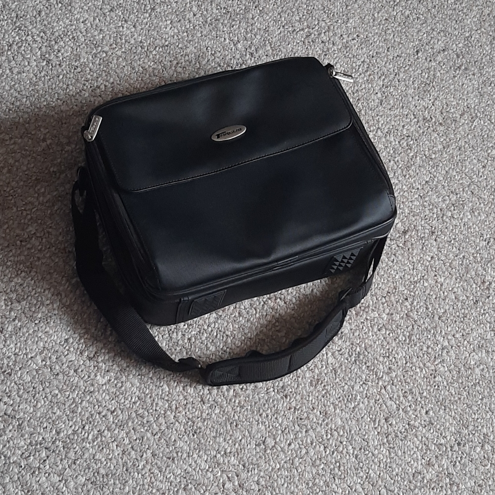 Targus Small Mini Briefcase - Picture 4 of 16
